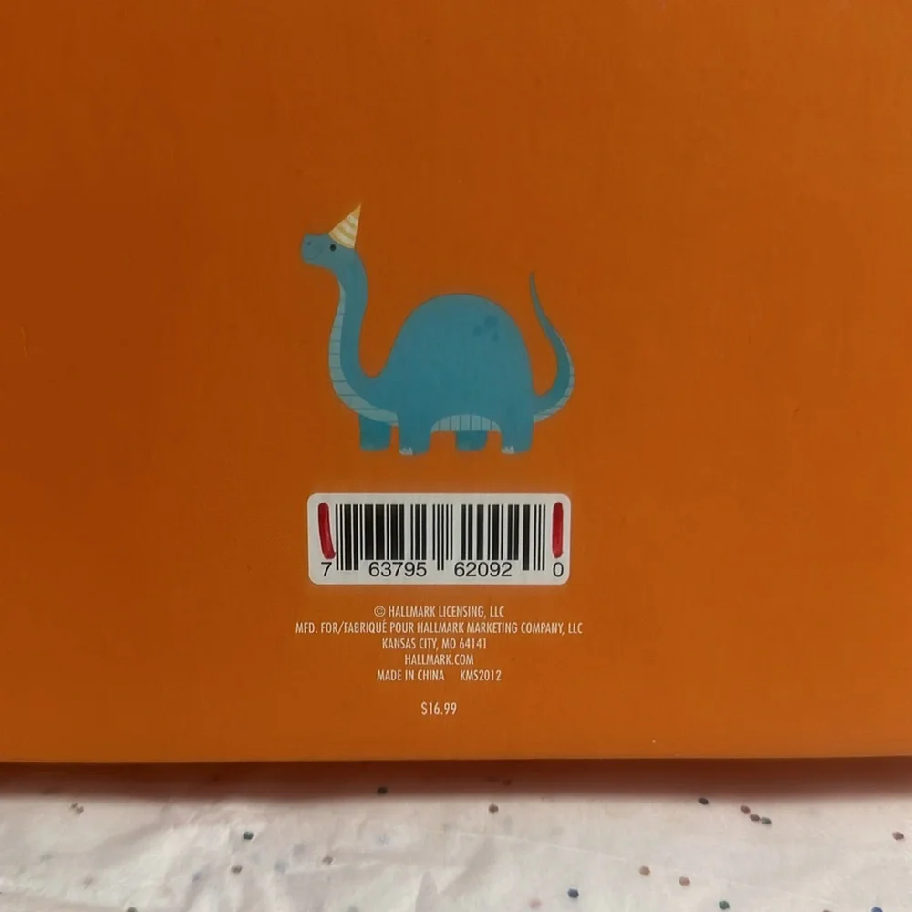 HALLMARK DINOSAUR PARTY PACK: FELT BANNER & NAPKINS: NEW WITH TAGS